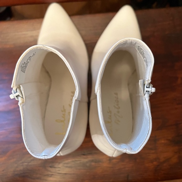 Brand new Lulu’s White and Blonde Pointed Toe Ankle Booties - Picture 5 of 7